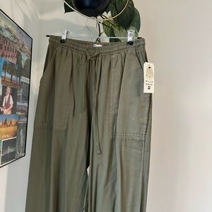 Billabong - Beachy Dream Pants in Sage NWT